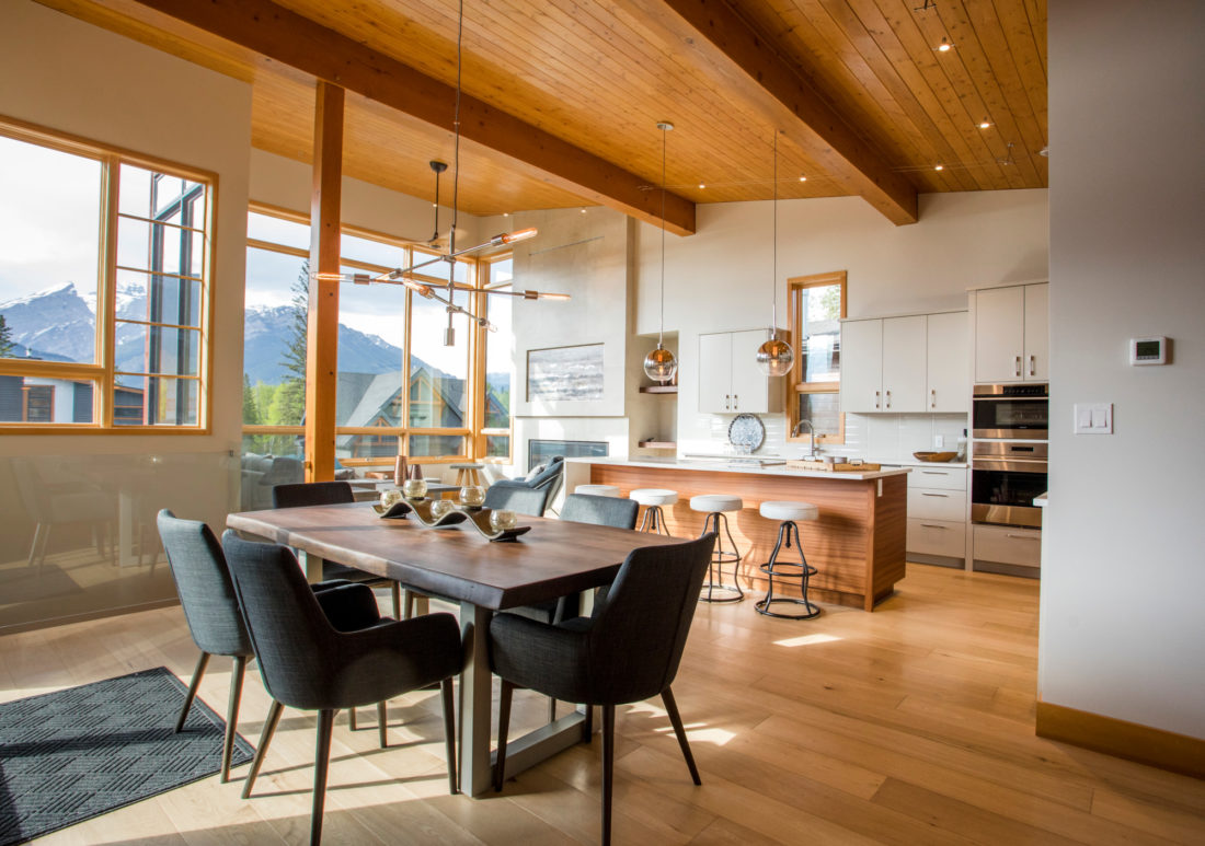 Karlos, built by Elk River Mountain Homes.   Photo: @MKuhnPhoto