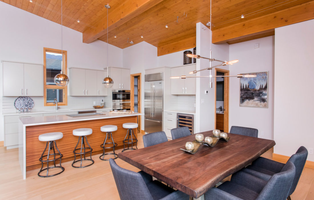 Karlos, built by Elk River Mountain Homes.   Photo: @MKuhnPhoto