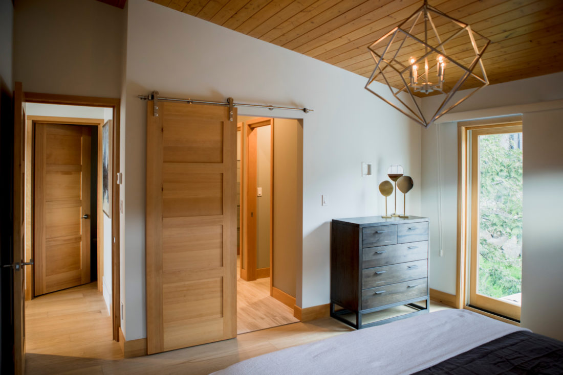 Karlos, built by Elk River Mountain Homes.   Photo: @MKuhnPhoto