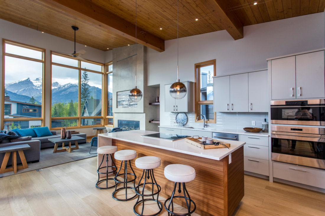 Karlos, built by Elk River Mountain Homes.   Photo: @MKuhnPhoto